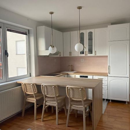 Gala Posh Apartment Soko Banja Luaran gambar