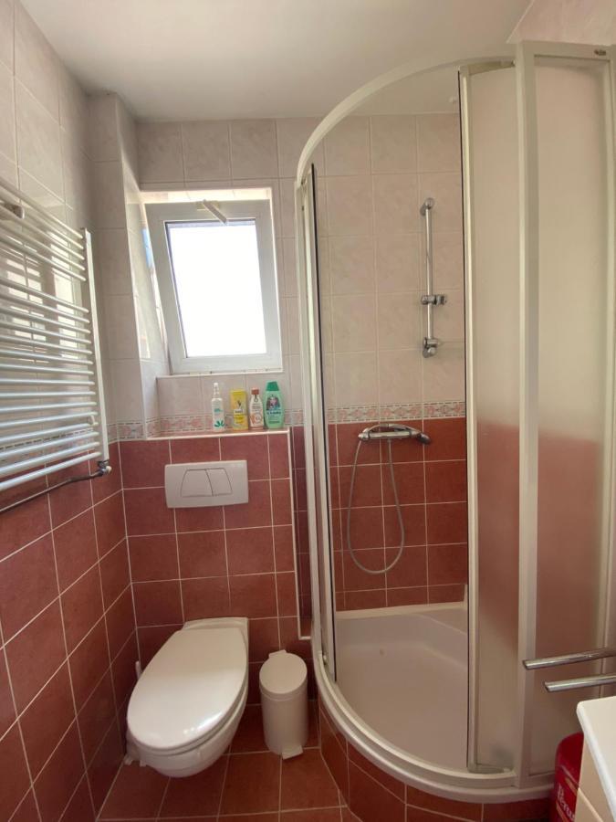 Gala Posh Apartment Soko Banja Luaran gambar